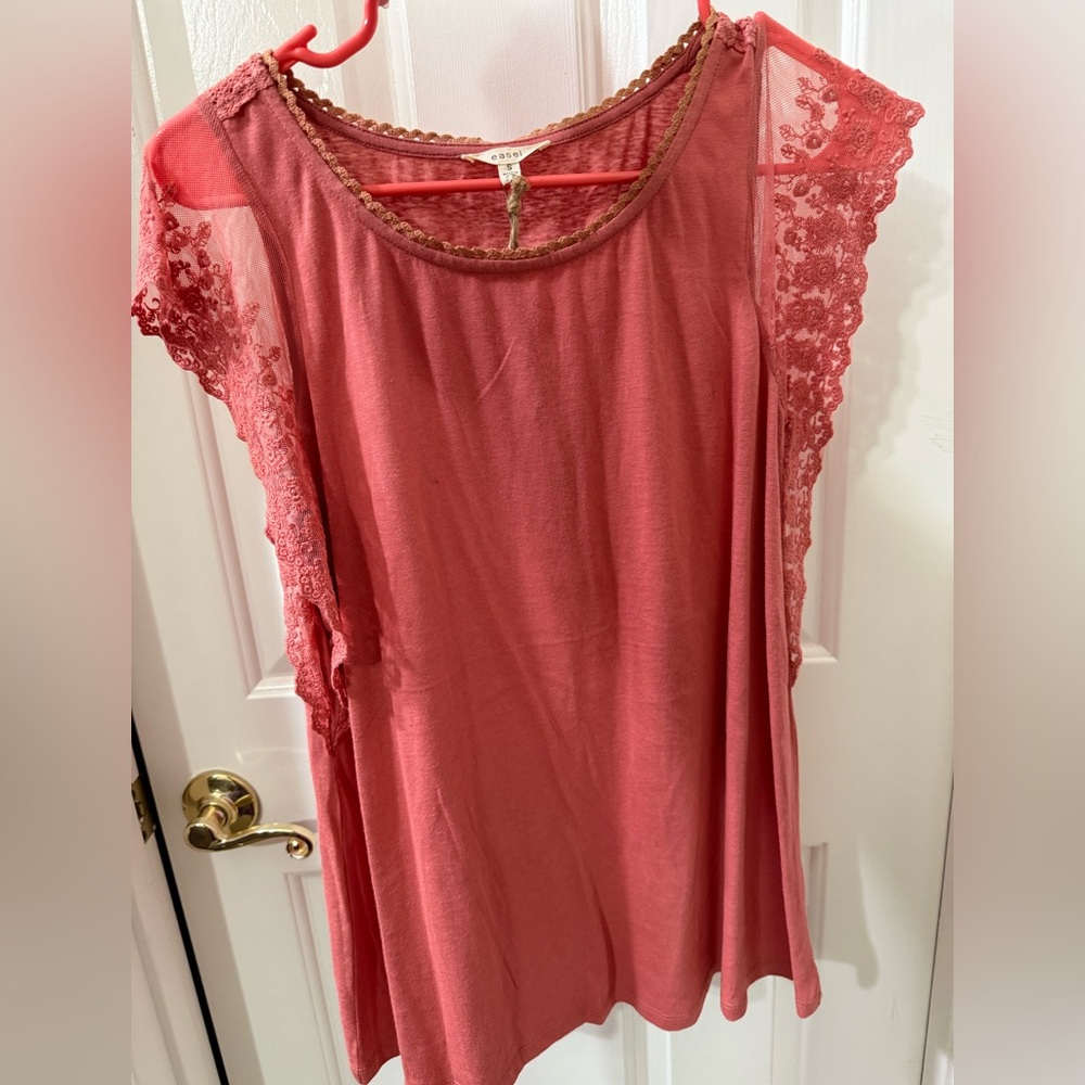 Easel Coral Top with Lace Trim *NWT